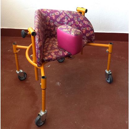 Banco Triângular Pediátrico C/ Rodas